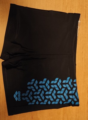 Billede 1 af Andrea vedr. Arena - Boy's Arena Kikko V Swim Short Graphic - Badebukser